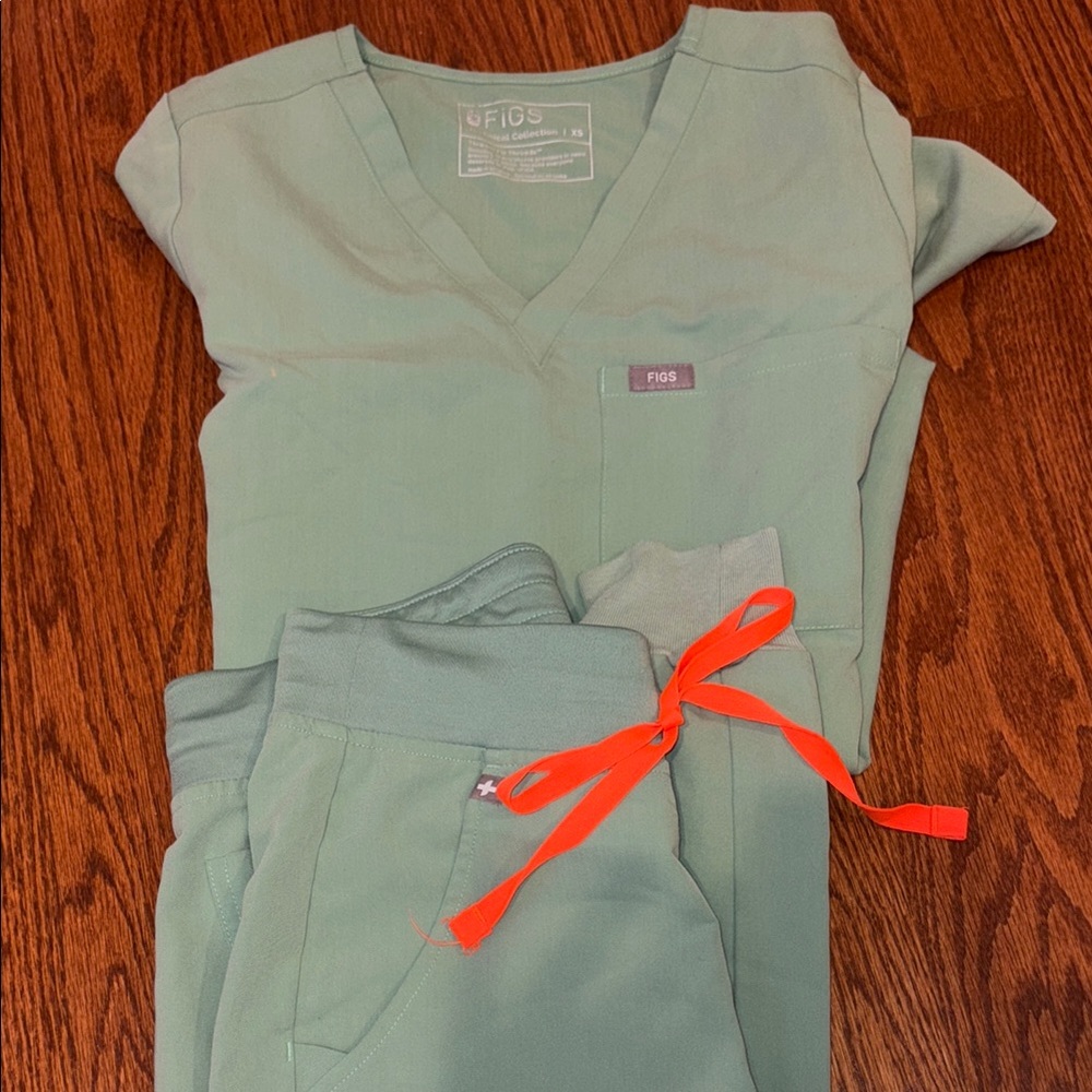 Figs Green Scrub Set with Orange Tie